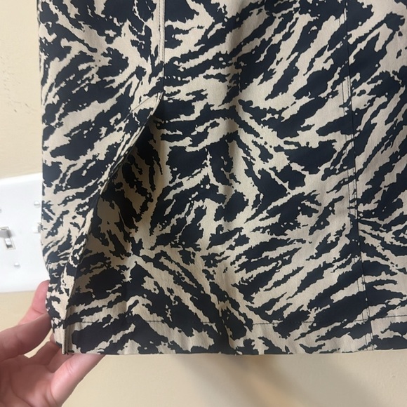 Harold’s Black and Tan Skirt with Zipper and Button Front and Pleats - Size 4 - Picture 5 of 8